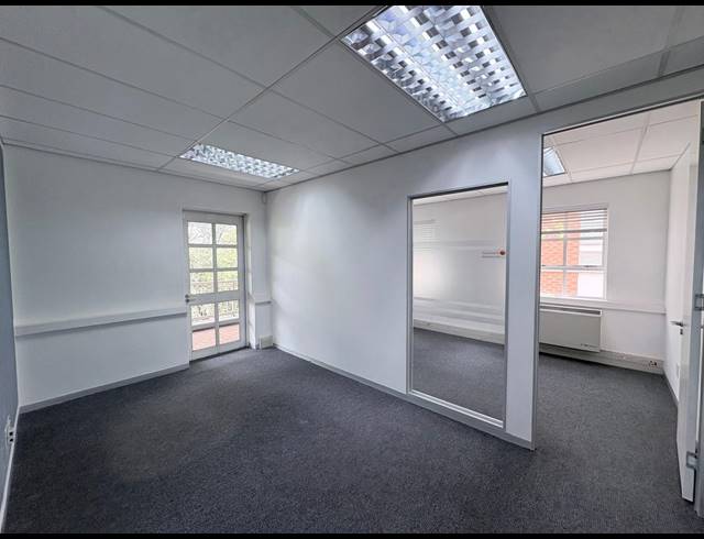 1,390M² OFFICE FOR SALE IN WITKOPPEN